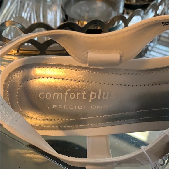 Beautiful woman brand new sandals - Picture 6 of 8